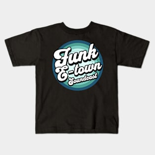 FUNK E-TOWN SOUNDCAST  - Staged Gradient Logo (Teal blue) Kids T-Shirt